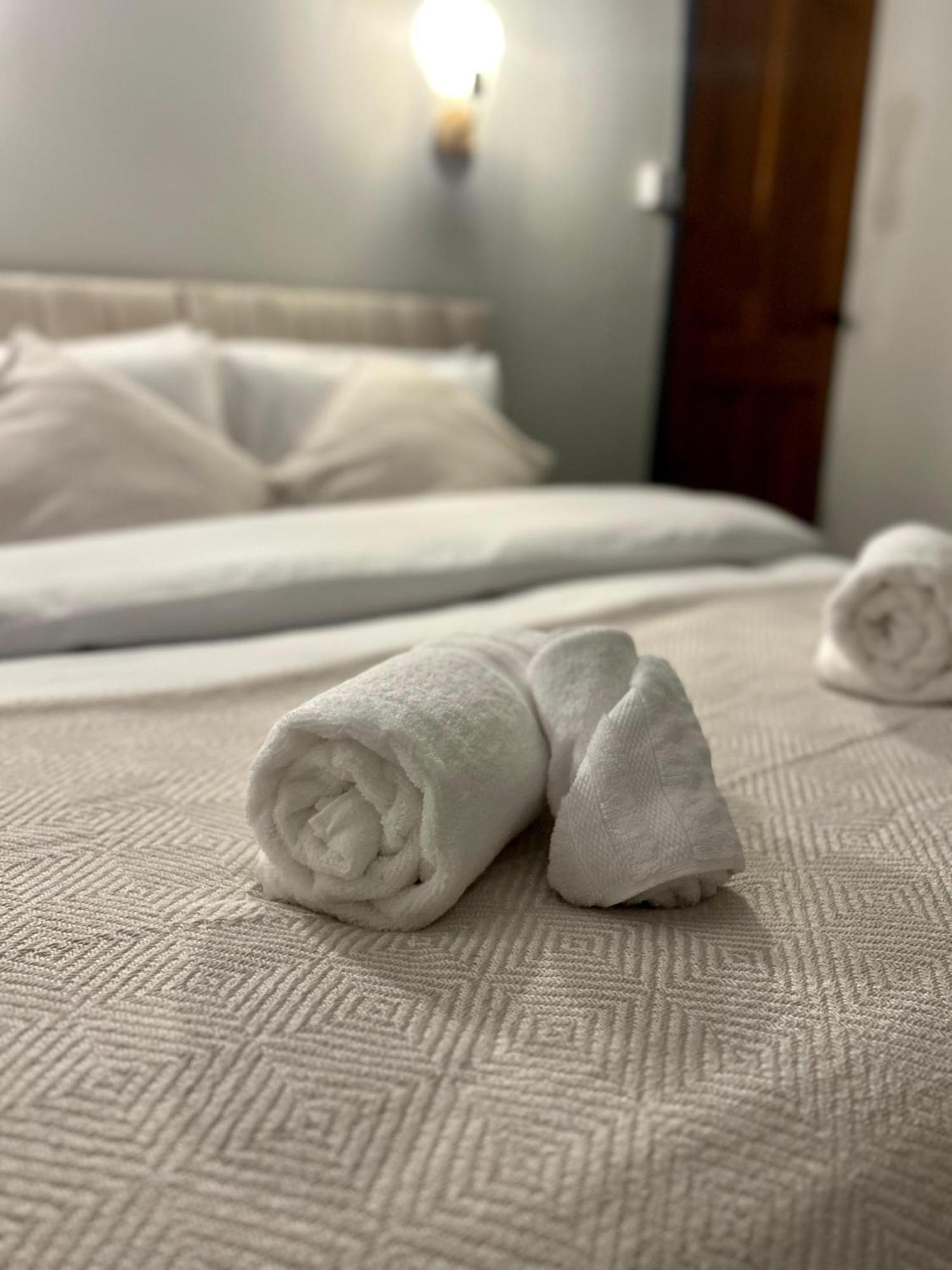 Cozy 3 Bed In With Secure Parking - Long & Short Welcome!